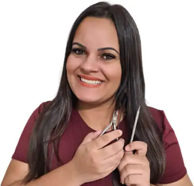 Faby Cardoso em aula prática de cutilagem